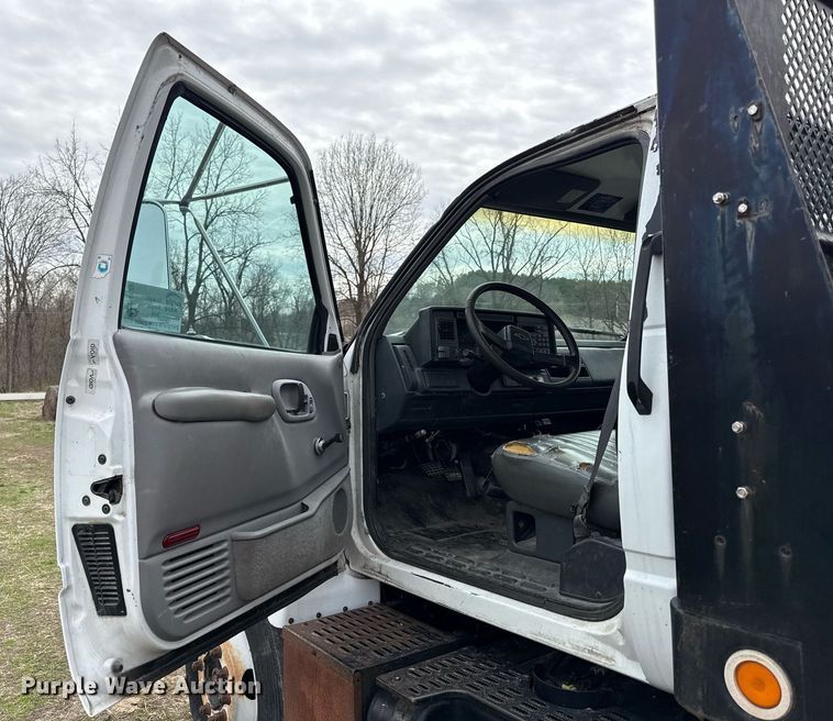 image for item ED4122 1995 Chevrolet C7 Topkick winch truck