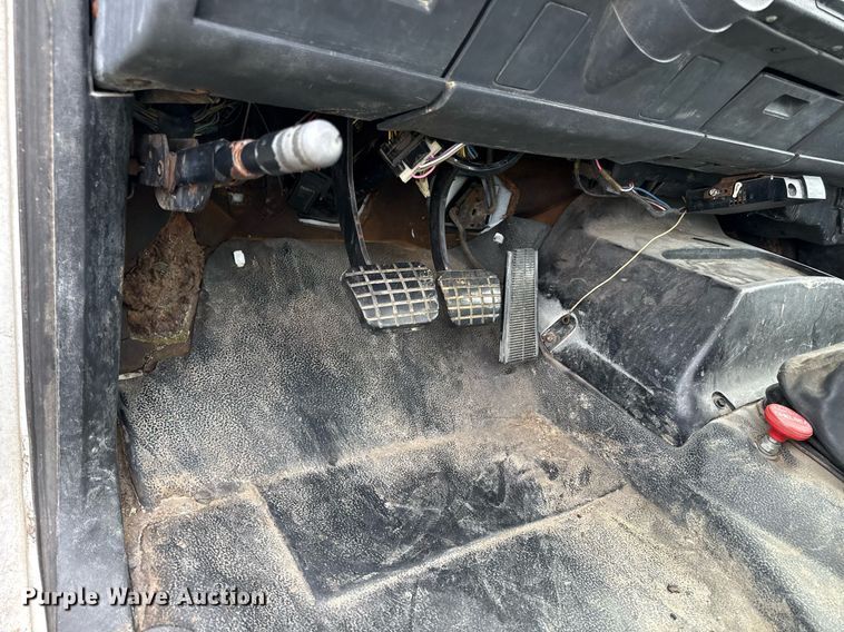 image for item ED4122 1995 Chevrolet C7 Topkick winch truck