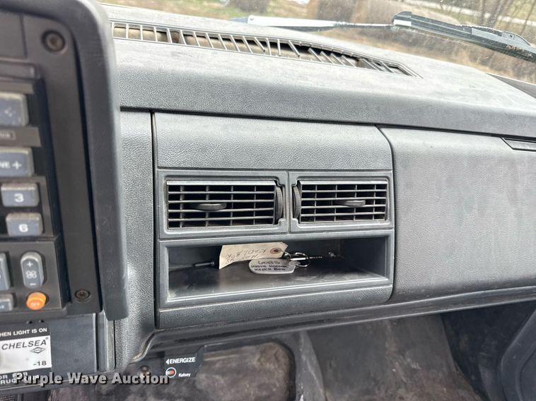 image for item ED4122 1995 Chevrolet C7 Topkick winch truck