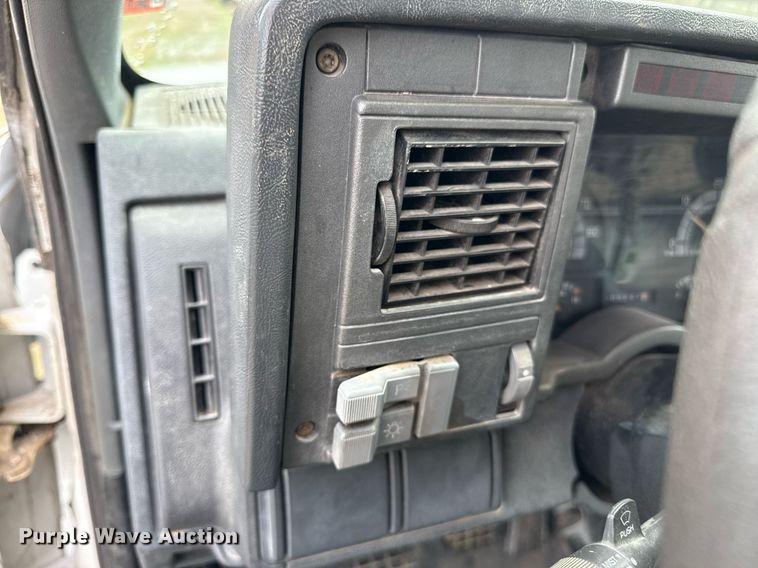 image for item ED4122 1995 Chevrolet C7 Topkick winch truck