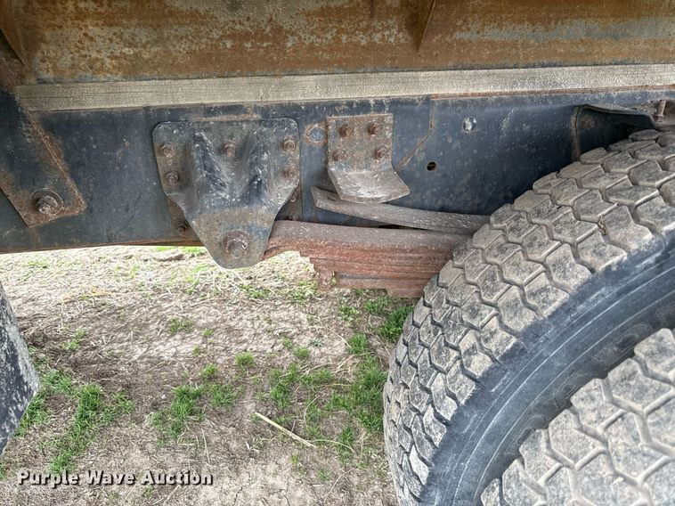 image for item ED4122 1995 Chevrolet C7 Topkick winch truck