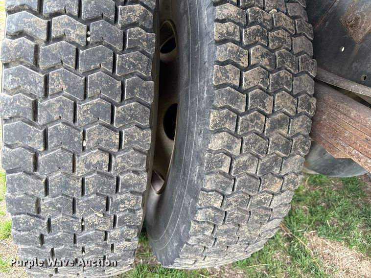 image for item ED4122 1995 Chevrolet C7 Topkick winch truck