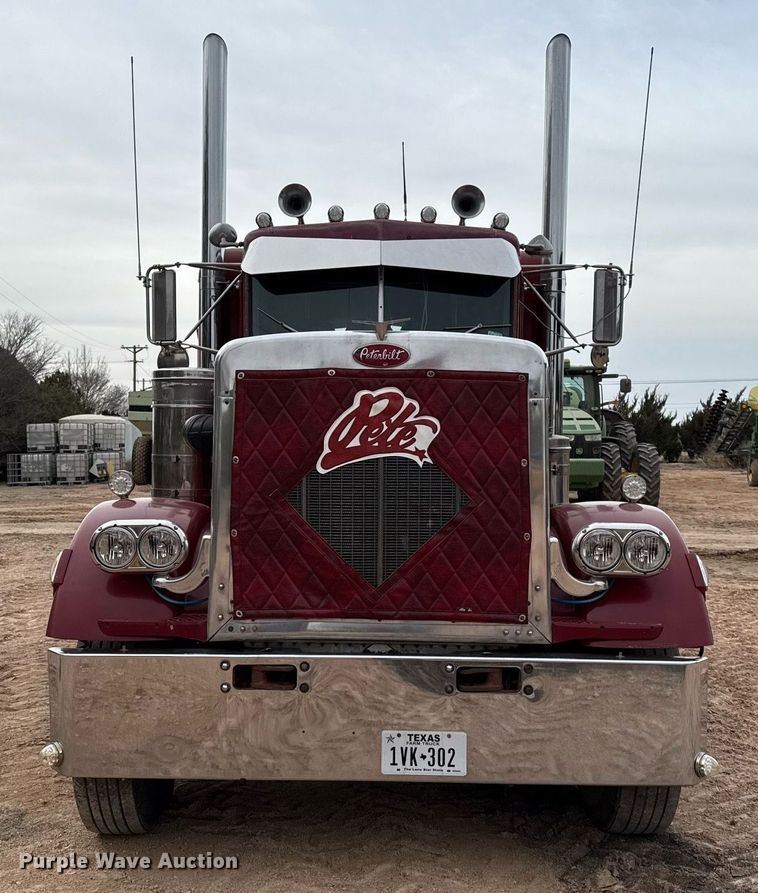 image for item ED5553 1981 Peterbilt 359 semi truck