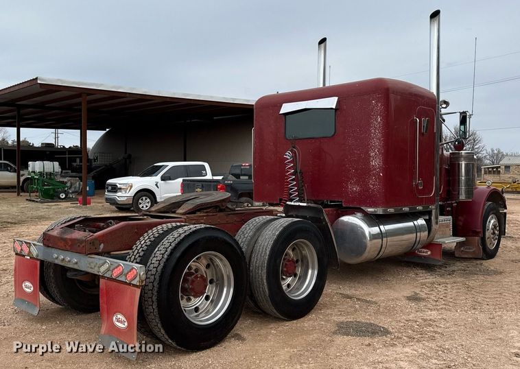 image for item ED5553 1981 Peterbilt 359 semi truck