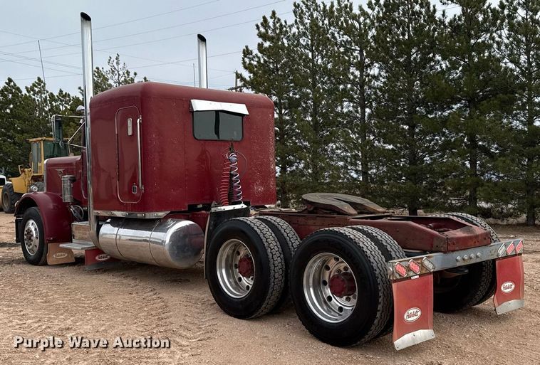 image for item ED5553 1981 Peterbilt 359 semi truck