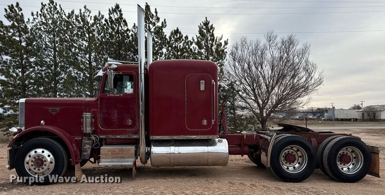 image for item ED5553 1981 Peterbilt 359 semi truck