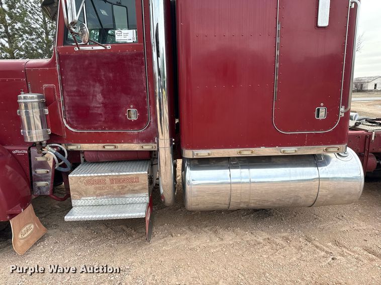 image for item ED5553 1981 Peterbilt 359 semi truck