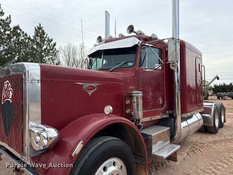 image for item ED5553 1981 Peterbilt 359 semi truck