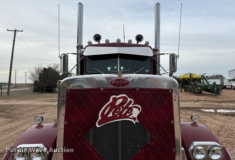 image for item ED5553 1981 Peterbilt 359 semi truck