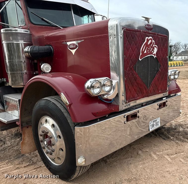 image for item ED5553 1981 Peterbilt 359 semi truck