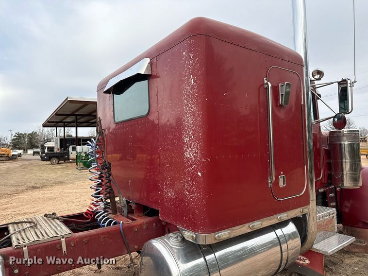 image for item ED5553 1981 Peterbilt 359 semi truck