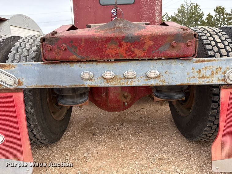 image for item ED5553 1981 Peterbilt 359 semi truck