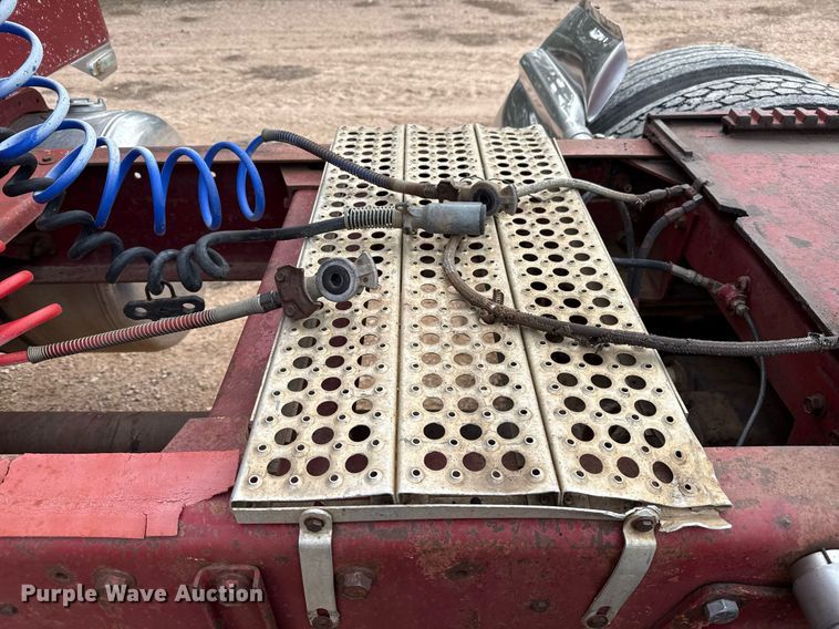 image for item ED5553 1981 Peterbilt 359 semi truck