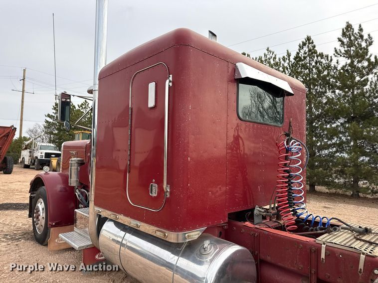 image for item ED5553 1981 Peterbilt 359 semi truck