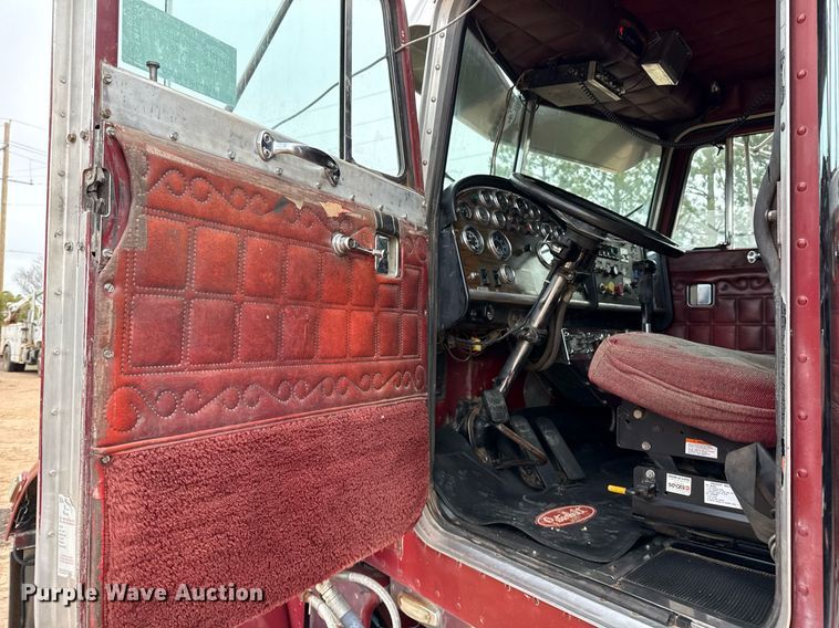 image for item ED5553 1981 Peterbilt 359 semi truck