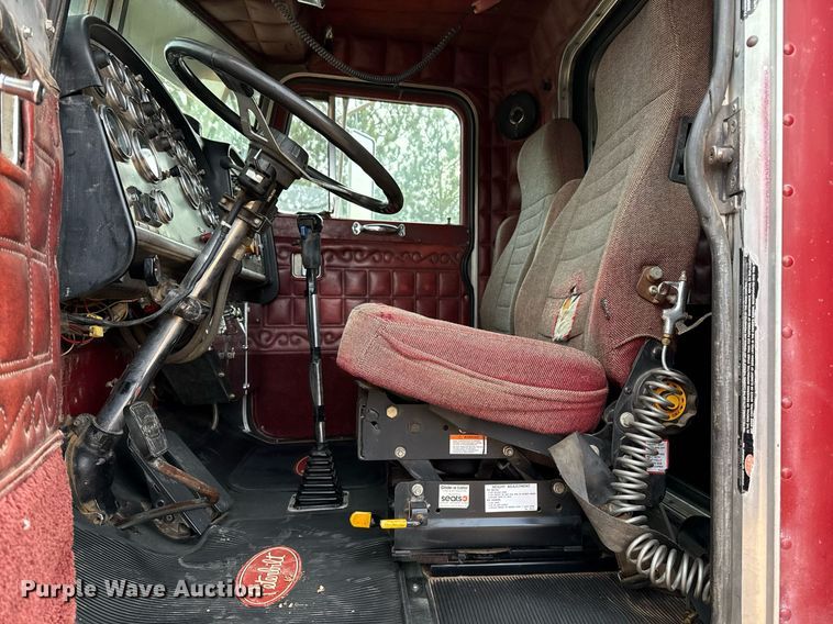 image for item ED5553 1981 Peterbilt 359 semi truck