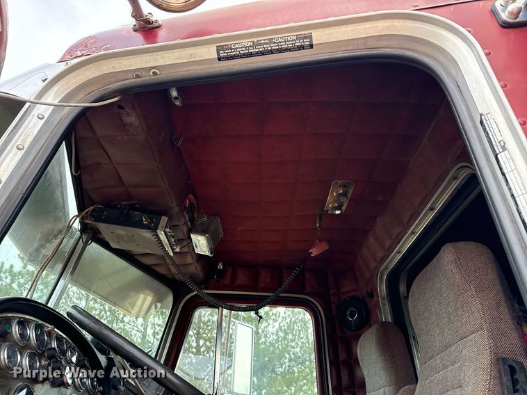 image for item ED5553 1981 Peterbilt 359 semi truck