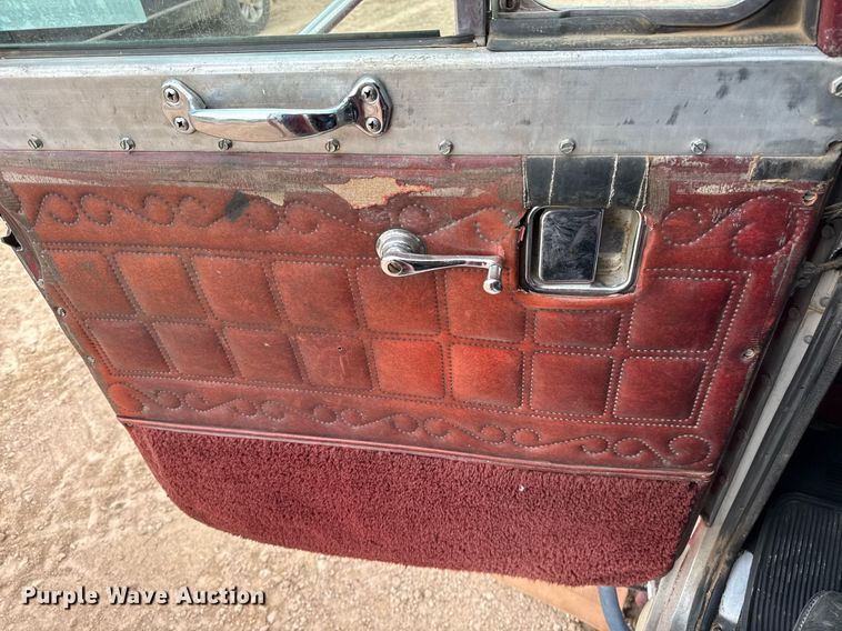 image for item ED5553 1981 Peterbilt 359 semi truck