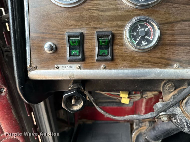 image for item ED5553 1981 Peterbilt 359 semi truck