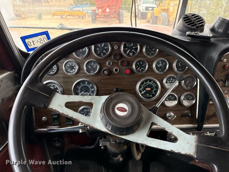 image for item ED5553 1981 Peterbilt 359 semi truck