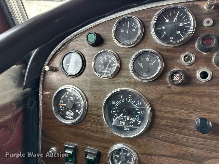 image for item ED5553 1981 Peterbilt 359 semi truck