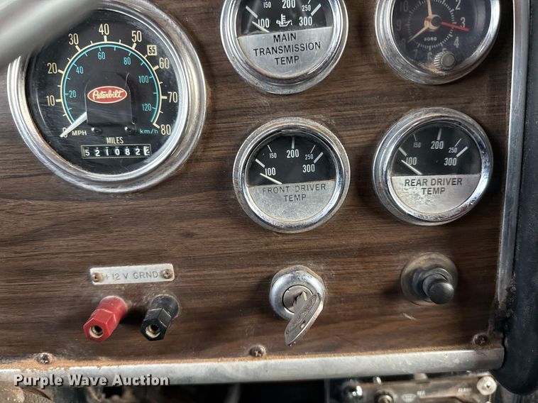 image for item ED5553 1981 Peterbilt 359 semi truck