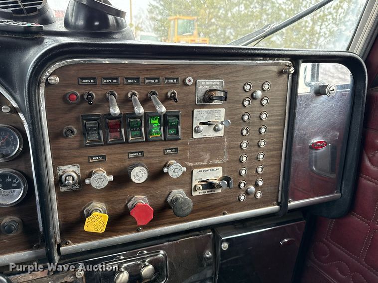 image for item ED5553 1981 Peterbilt 359 semi truck