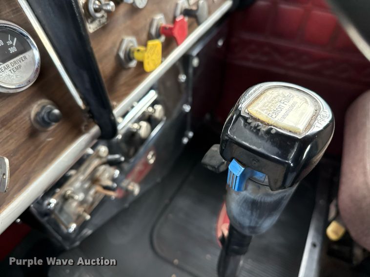 image for item ED5553 1981 Peterbilt 359 semi truck