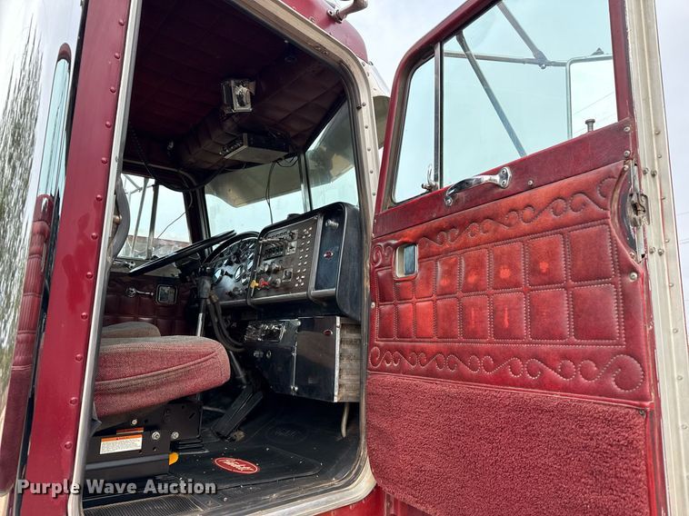 image for item ED5553 1981 Peterbilt 359 semi truck