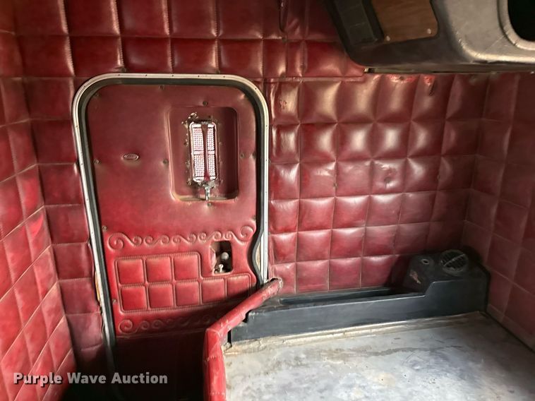 image for item ED5553 1981 Peterbilt 359 semi truck