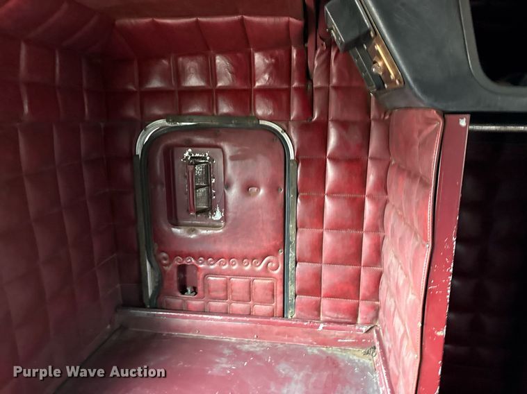 image for item ED5553 1981 Peterbilt 359 semi truck