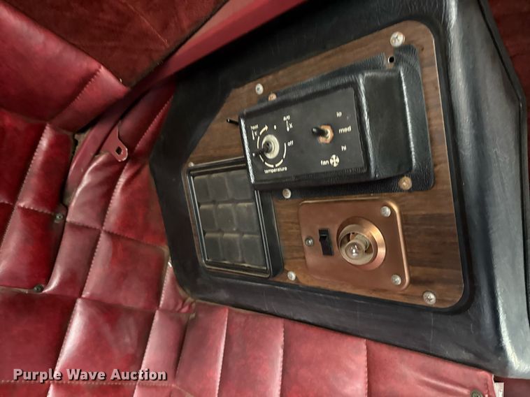 image for item ED5553 1981 Peterbilt 359 semi truck