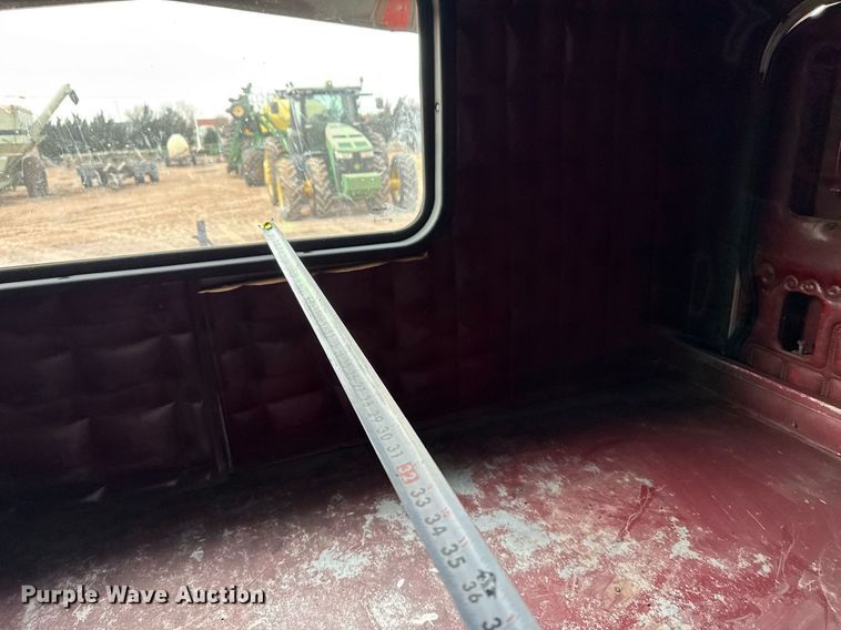 image for item ED5553 1981 Peterbilt 359 semi truck