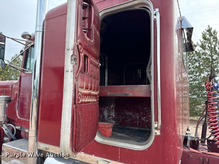 image for item ED5553 1981 Peterbilt 359 semi truck