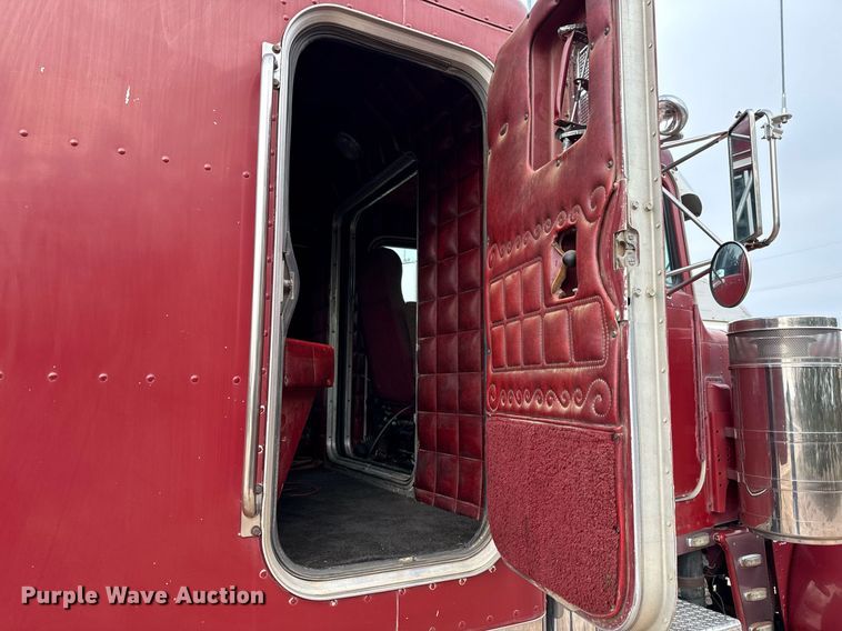 image for item ED5553 1981 Peterbilt 359 semi truck