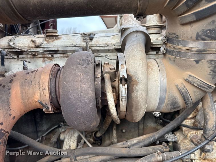 image for item ED5553 1981 Peterbilt 359 semi truck