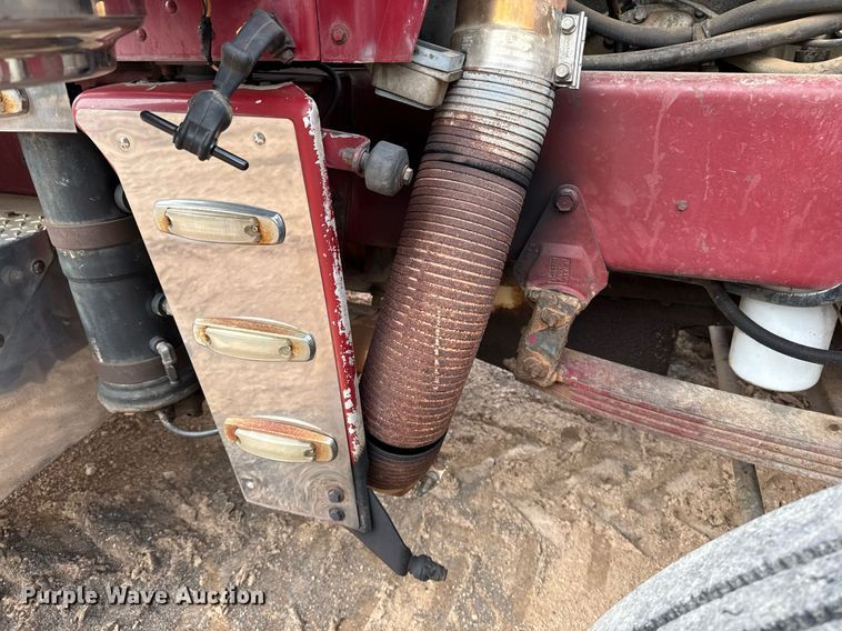 image for item ED5553 1981 Peterbilt 359 semi truck