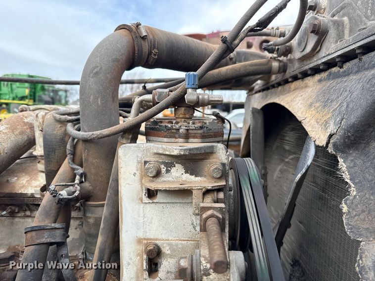 image for item ED5553 1981 Peterbilt 359 semi truck