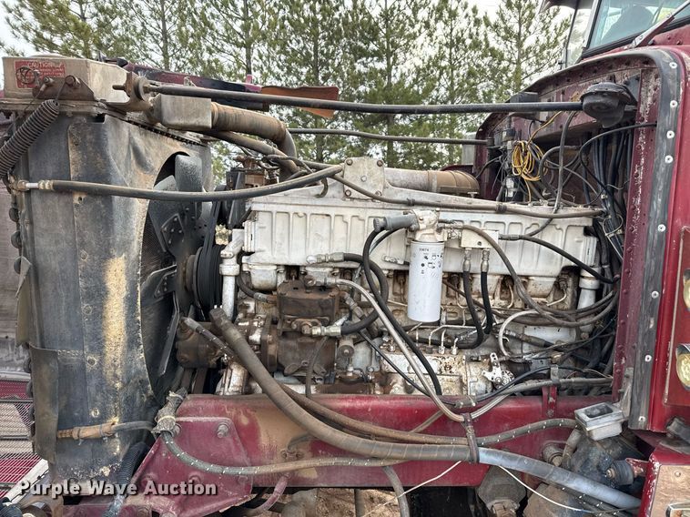 image for item ED5553 1981 Peterbilt 359 semi truck