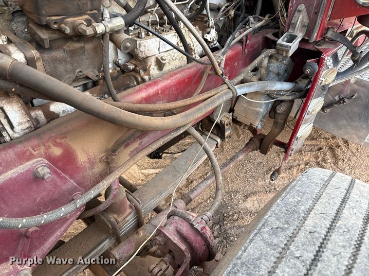 image for item ED5553 1981 Peterbilt 359 semi truck