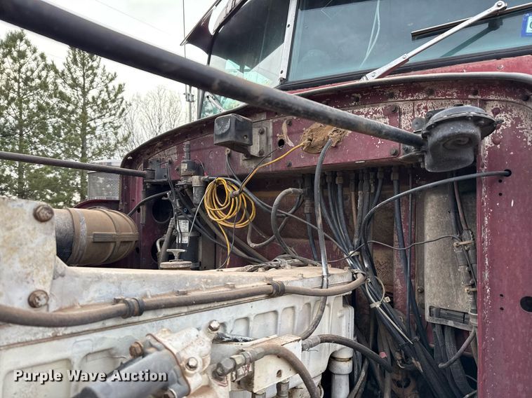 image for item ED5553 1981 Peterbilt 359 semi truck