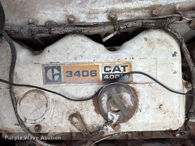 image for item ED5553 1981 Peterbilt 359 semi truck