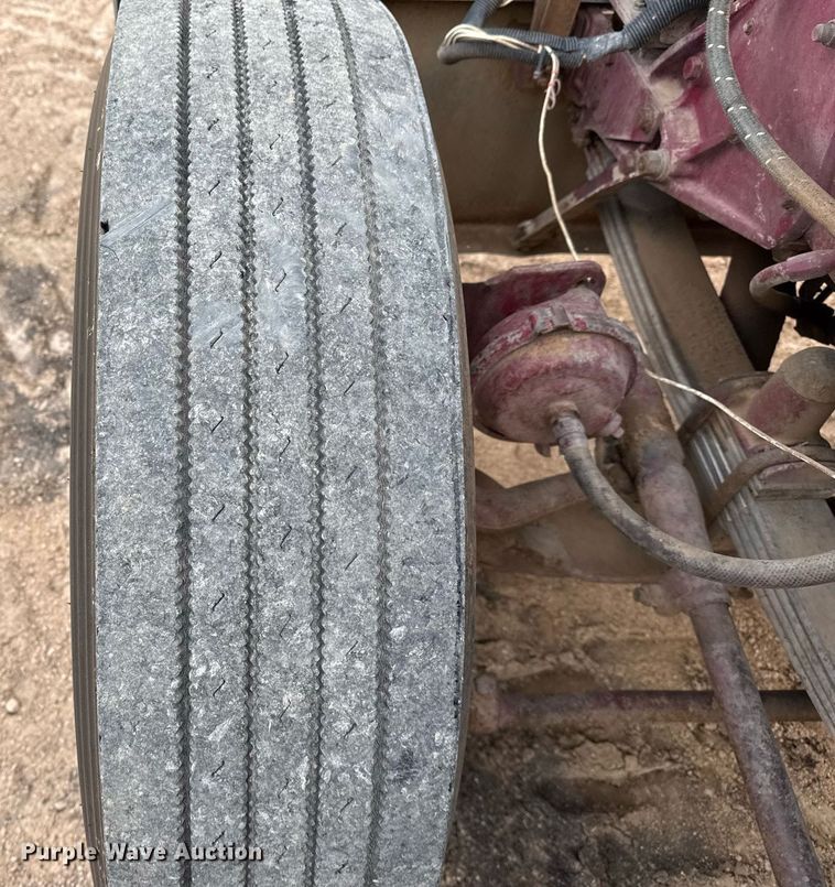 image for item ED5553 1981 Peterbilt 359 semi truck