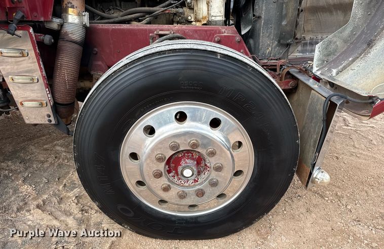 image for item ED5553 1981 Peterbilt 359 semi truck