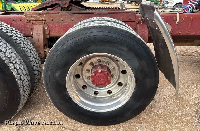 image for item ED5553 1981 Peterbilt 359 semi truck