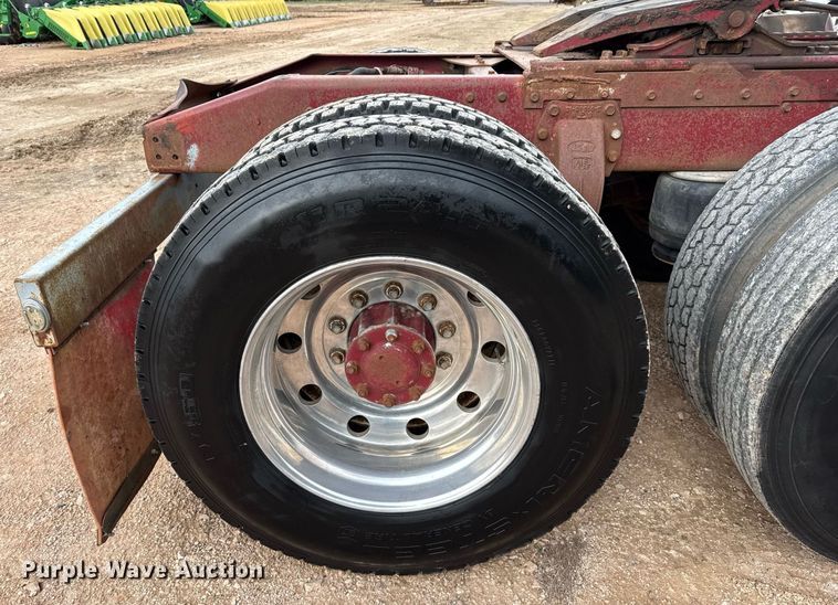 image for item ED5553 1981 Peterbilt 359 semi truck