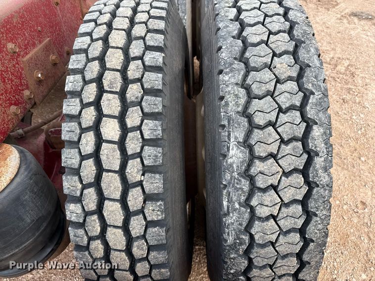 image for item ED5553 1981 Peterbilt 359 semi truck