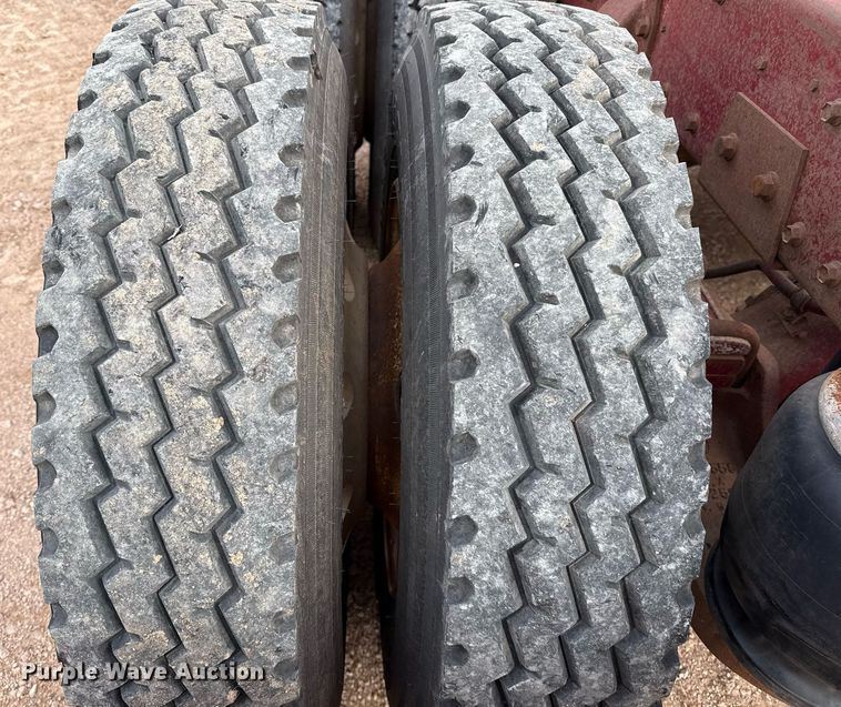 image for item ED5553 1981 Peterbilt 359 semi truck