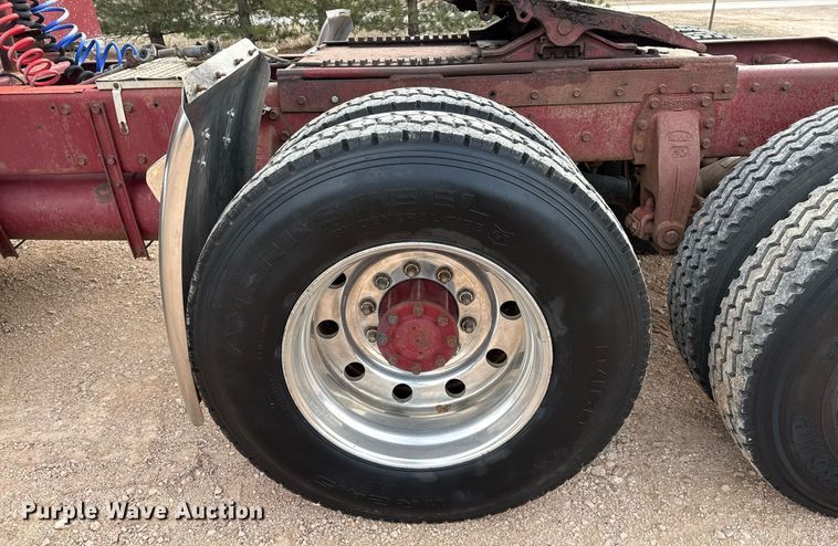 image for item ED5553 1981 Peterbilt 359 semi truck