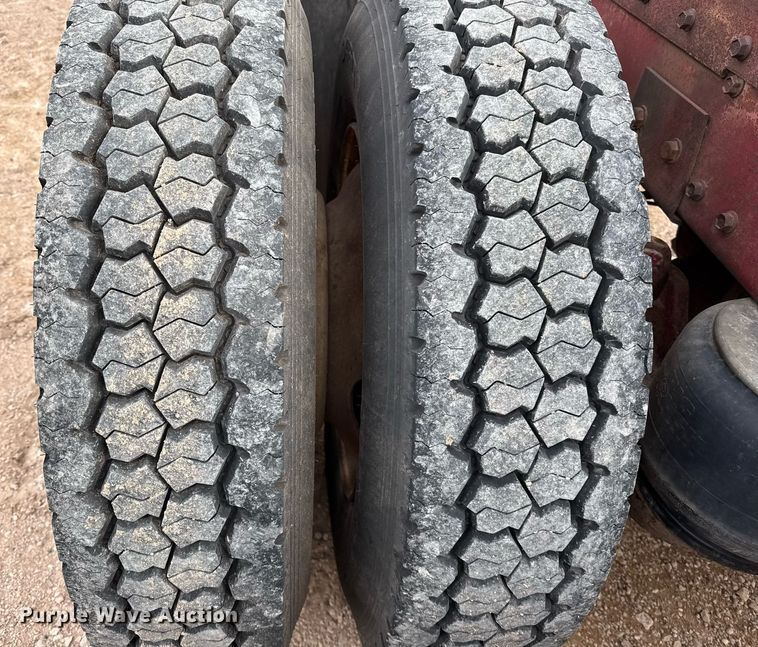 image for item ED5553 1981 Peterbilt 359 semi truck